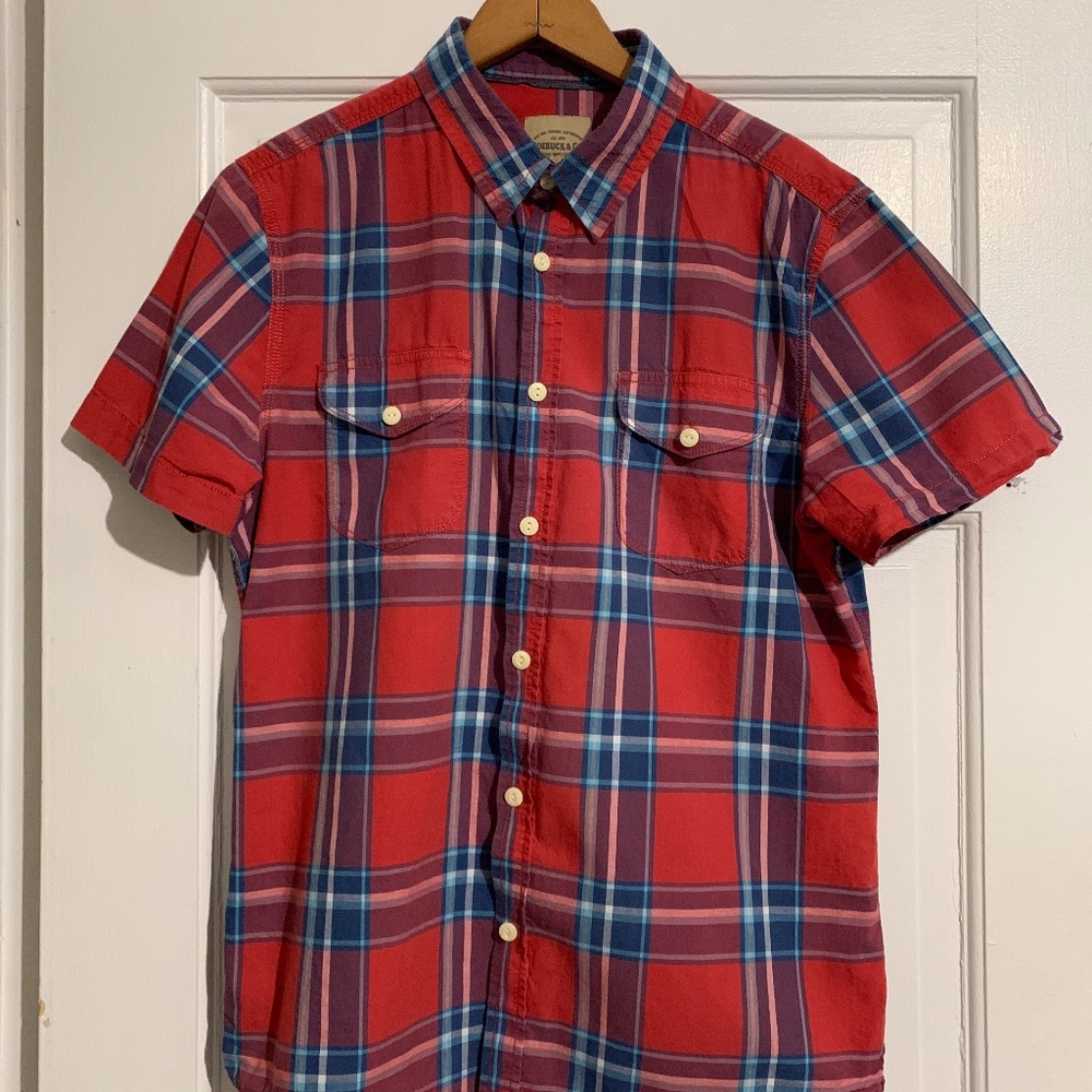 ROEBUCK AND CO.   SHORT SLEEVE PLAID BUTTON DOWN    SIZE MED